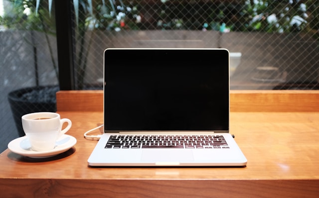 Crypto Content Gold: How Tech Startups Can Tap into Blockchain Trends for Viral Campaigns
